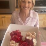 Marlee Matlin Instagram - Thank you @crumbles__patisserie for my very beautiful birthday cake! Extra sweet!! 🤟🏻❤️🤟🏻