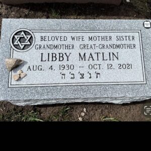 Marlee Matlin Instagram - Today was my mother’s unveiling of her headstone I couldn’t physically be there with the Matlin family, we watched it through Zoom with @jackjason interpreting. ( thank you Jack 💜) the service was beautiful. The rabbi spoke very eloquently and there were nice and funny stories told by some of my cousins and family members as well as my best friend @thewendyadams3 ( and Mark ). I miss my parents sorely and they’ll always have a place in my heart forever. 🤟🏼#libbydonmatlin