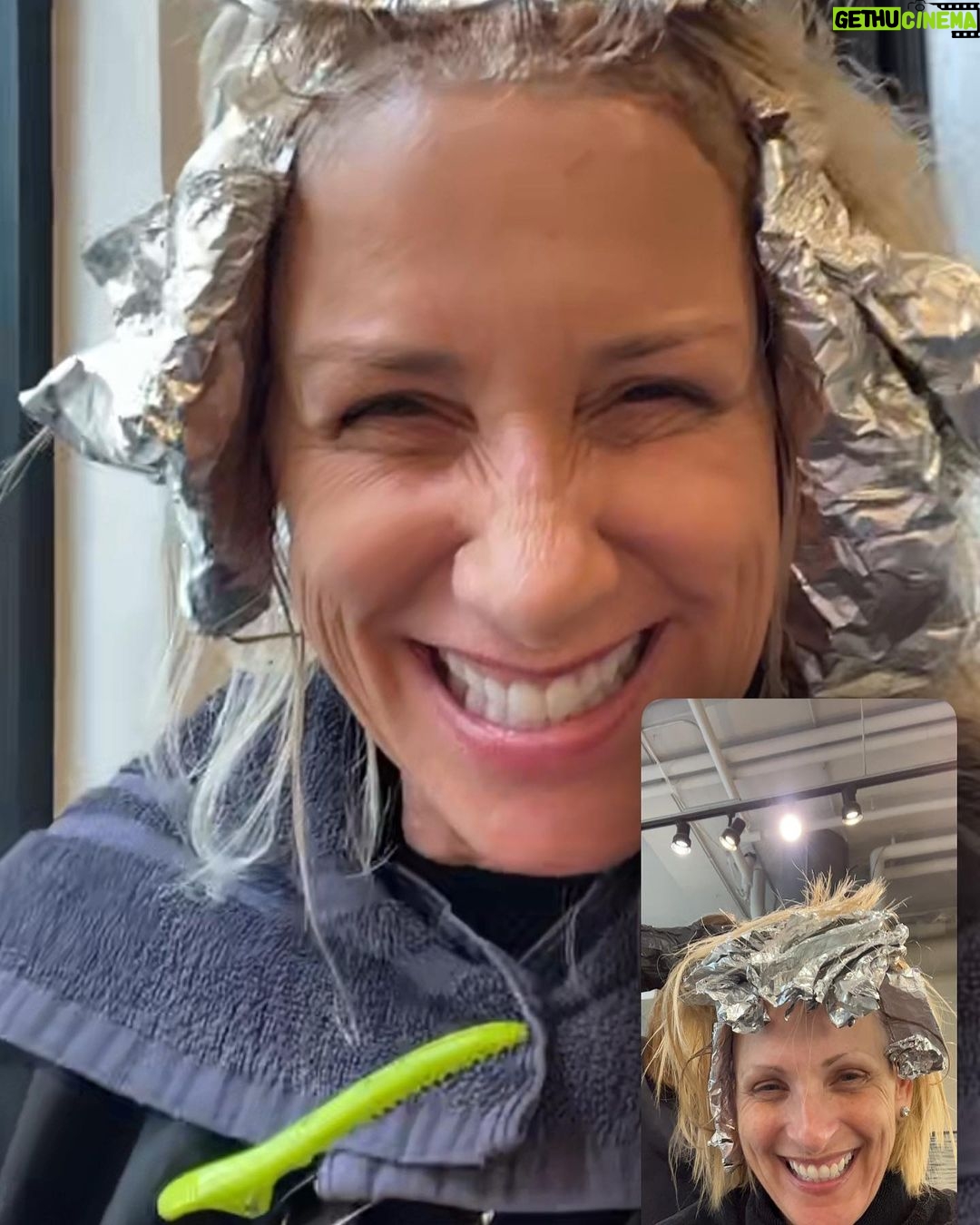 Marlee Matlin Instagram - How fun is this when we are getting our hair pampered at the same time and place! @jillianseely @agnesohairdesign @liztannebaum #sisters #hairgoals love you @craiggangi #touchup @jillianseely