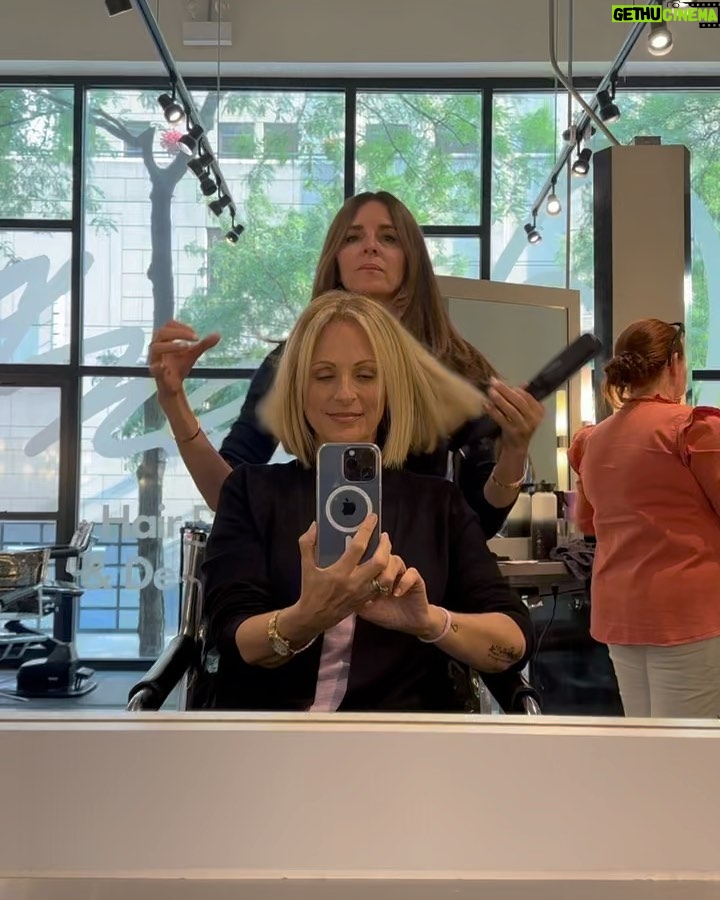 Marlee Matlin Instagram - Thank you @jillianseely for saving the day! I’ve been in my hometown, Chicago for 6 GLORIOUS weeks and my grays started invading my roots. Of course I asked my guy @craiggangi if I could see Jillian and he gave me his blessing! Love love the color and love you Jillian, Craig AND my sis @liztannebaum! @agnesosalon #smallhairproblems #spoiled #grateful #happy #chicagoartist 💜🤟🏼🌟