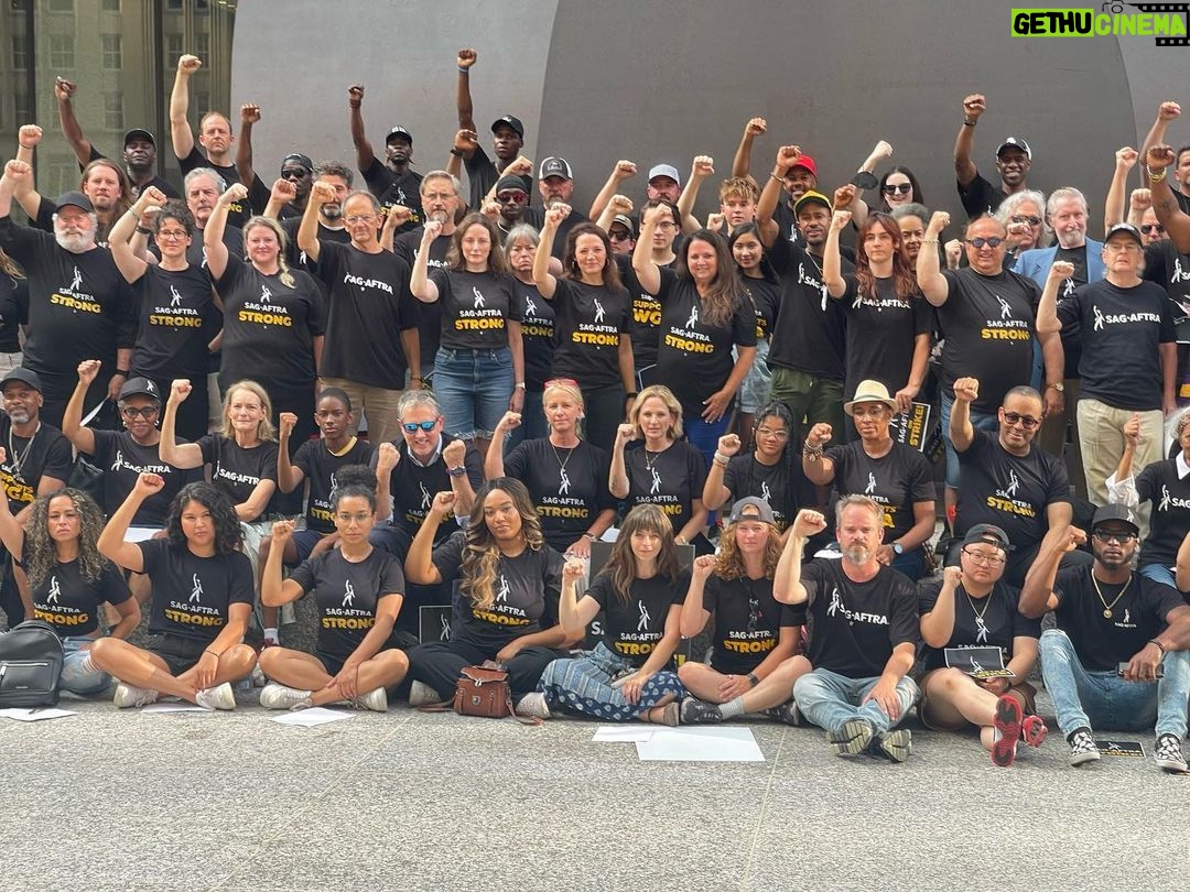 Marlee Matlin Instagram - We are Chicago @sagaftra STRONG