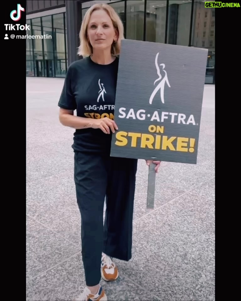 Marlee Matlin Instagram - I support SAG AFTRA.