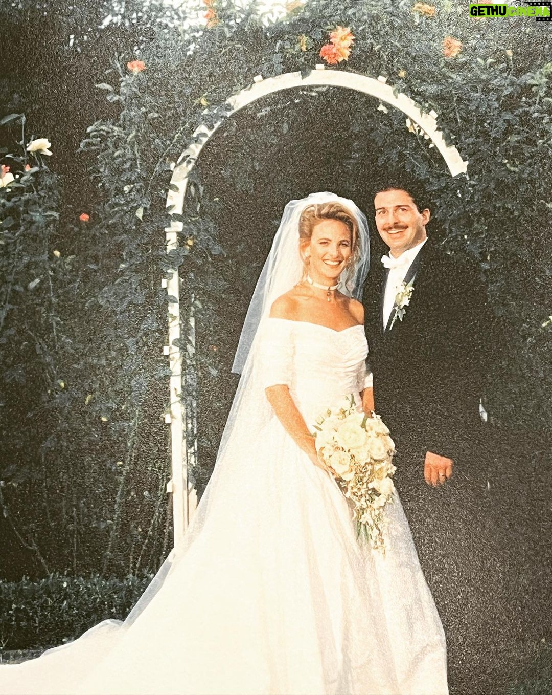Marlee Matlin Instagram - Where were you on August 29, 1993? I married my love on that day. 30 years ago! I am still on cloud nine being married to my one and only love. #kevin #morepicturestocome π€πΌππ€πΌππ€πΌπ