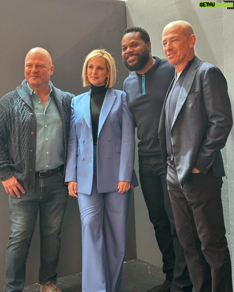Marlee Matlin Instagram - So happy to be reunited with my @accusedfox Executive Producer @howardmgordon along with the fantastic @michaelchiklis and @malcolmjamalwar. You can watch episodes of our show on @hulu. #accusedfox