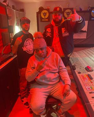 Marley Marl Instagram - About last night Much respect to all these guys @nems_fyl 💪🏾💪🏾💪🏾💪🏾 @therealh1phop @weworking @krayzie_bone #hiphop #fyl #bingbong