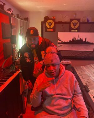 Marley Marl Instagram - About last night Much respect to all these guys @nems_fyl 💪🏾💪🏾💪🏾💪🏾 @therealh1phop @weworking @krayzie_bone #hiphop #fyl #bingbong