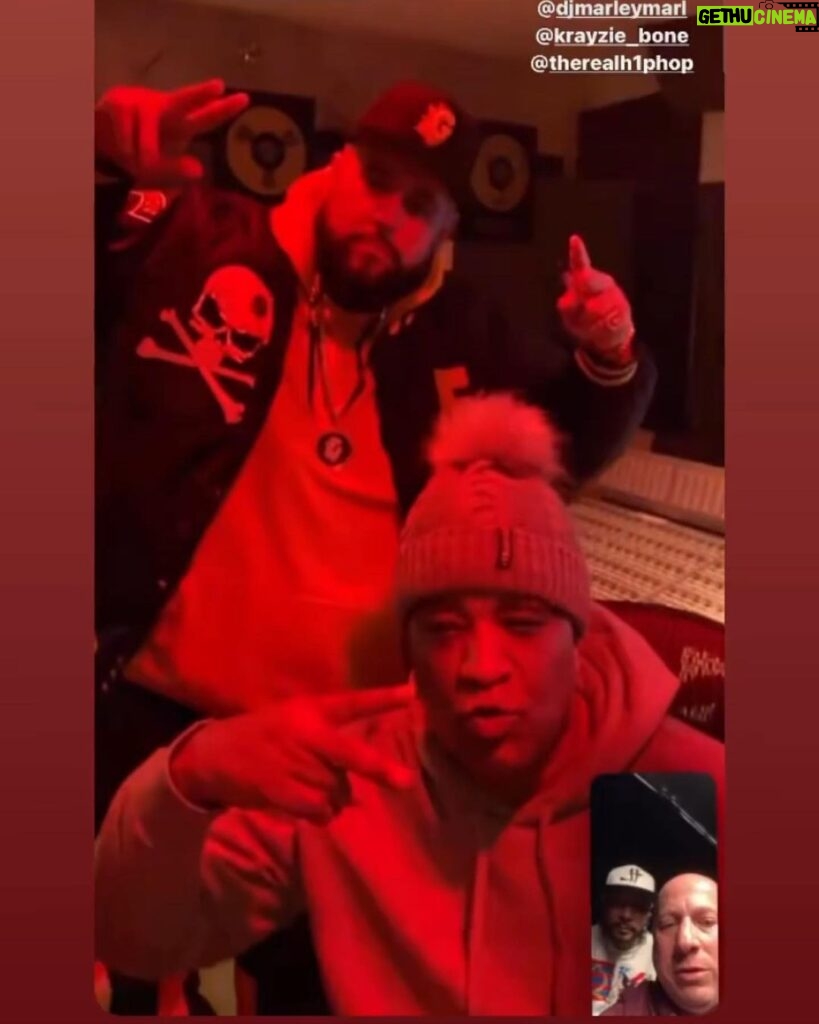 Marley Marl Instagram - About last night Much respect to all these guys @nems_fyl 💪🏾💪🏾💪🏾💪🏾 @therealh1phop @weworking @krayzie_bone #hiphop #fyl #bingbong