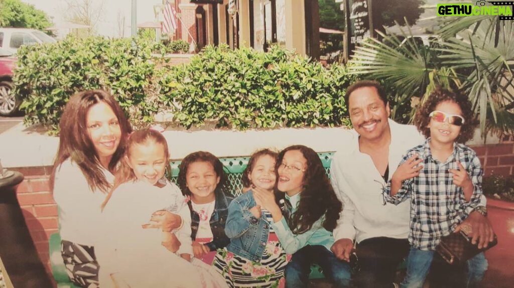 Marlon Jackson Instagram - I hope everyone had a wonderful Easter. Carol and I at a resturant with the grandkids, having fun, and the rest of the family for Easter. #bekind caroljackson #studypeace marlonjackson