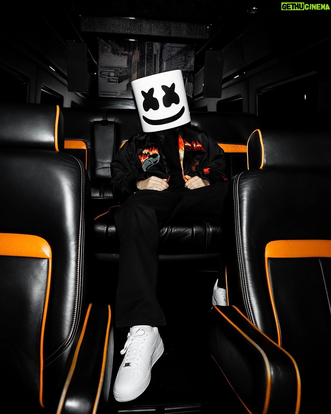 Marshmello - 472.5K Likes - Sugar Papi has landed