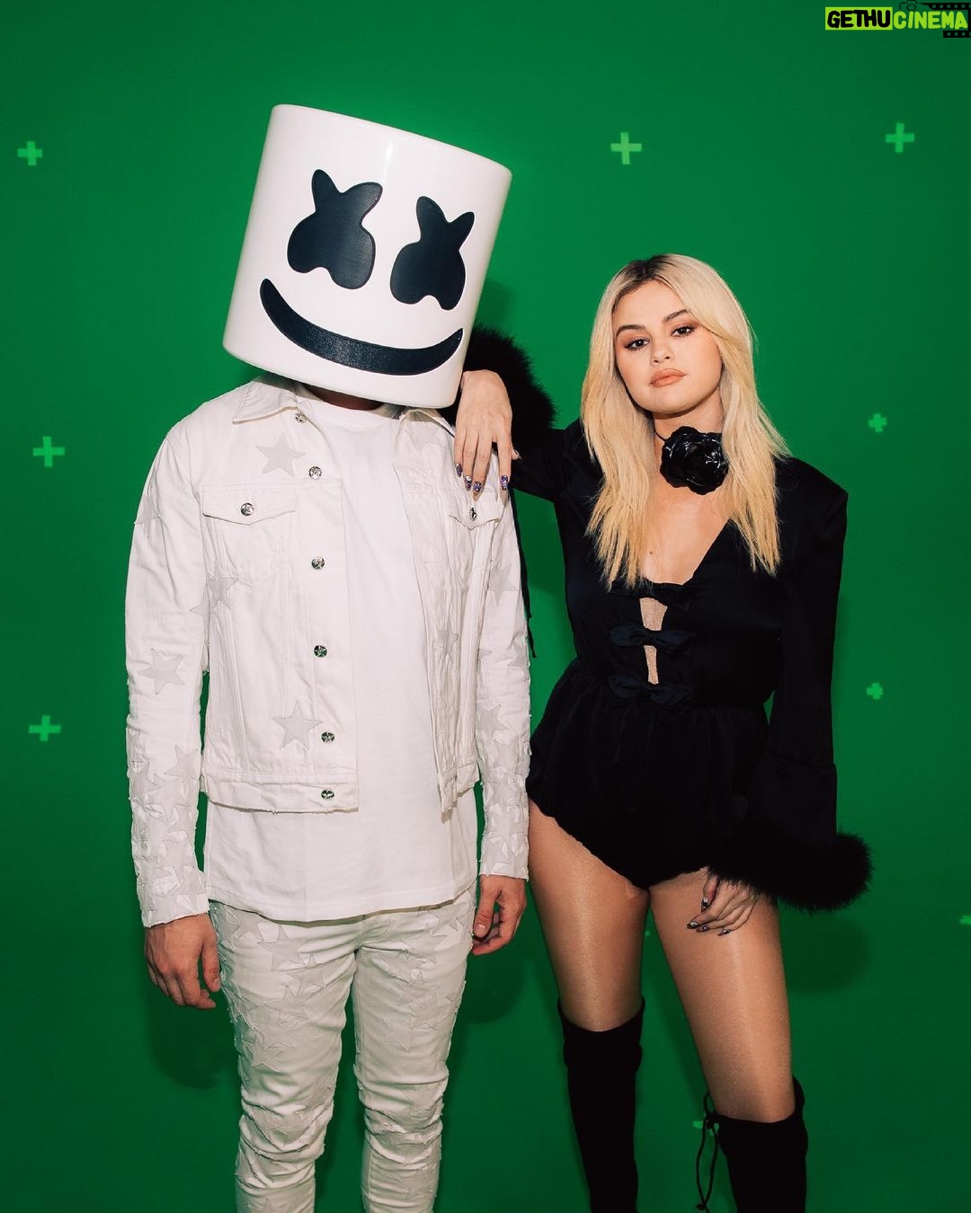 Marshmello - 1.9 Million Likes - πΊ @selenagomez