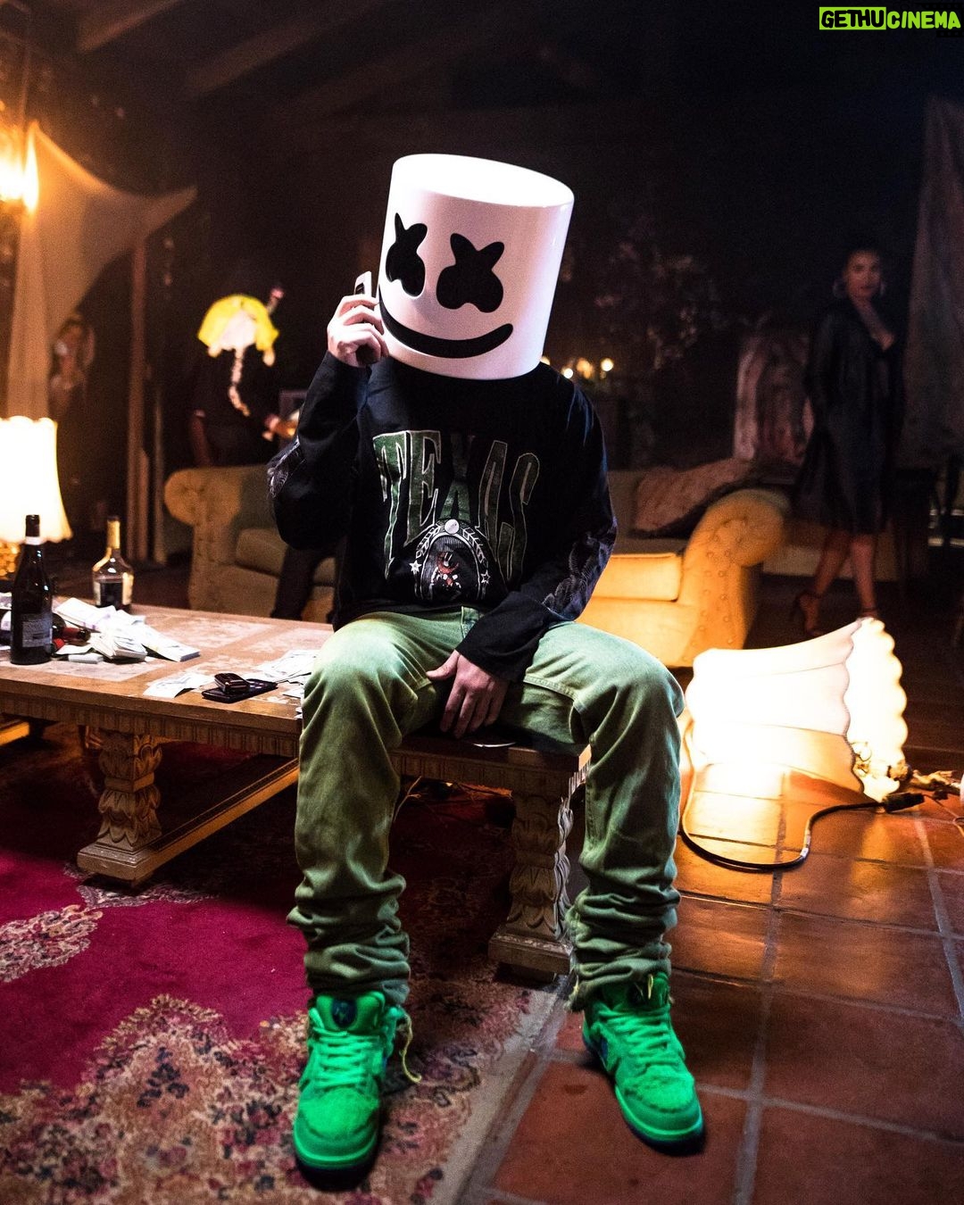 Marshmello - 590.9K Likes - hello?