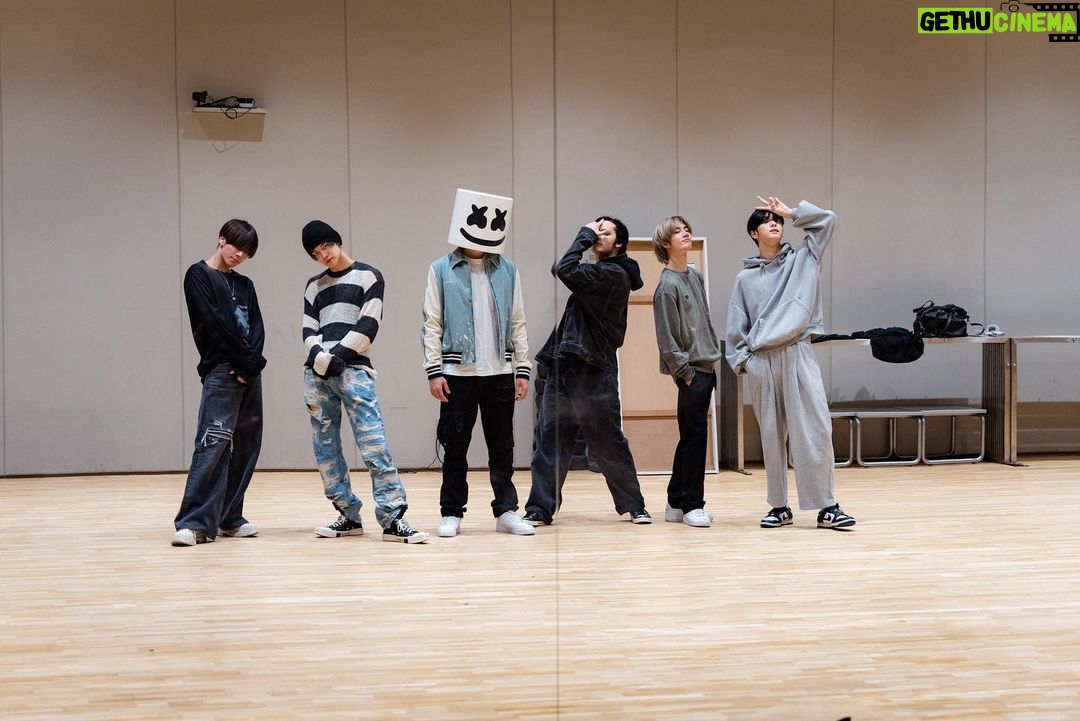 Marshmello - 495.5K Likes - π°π·π°π·π°π· @txt_bighit