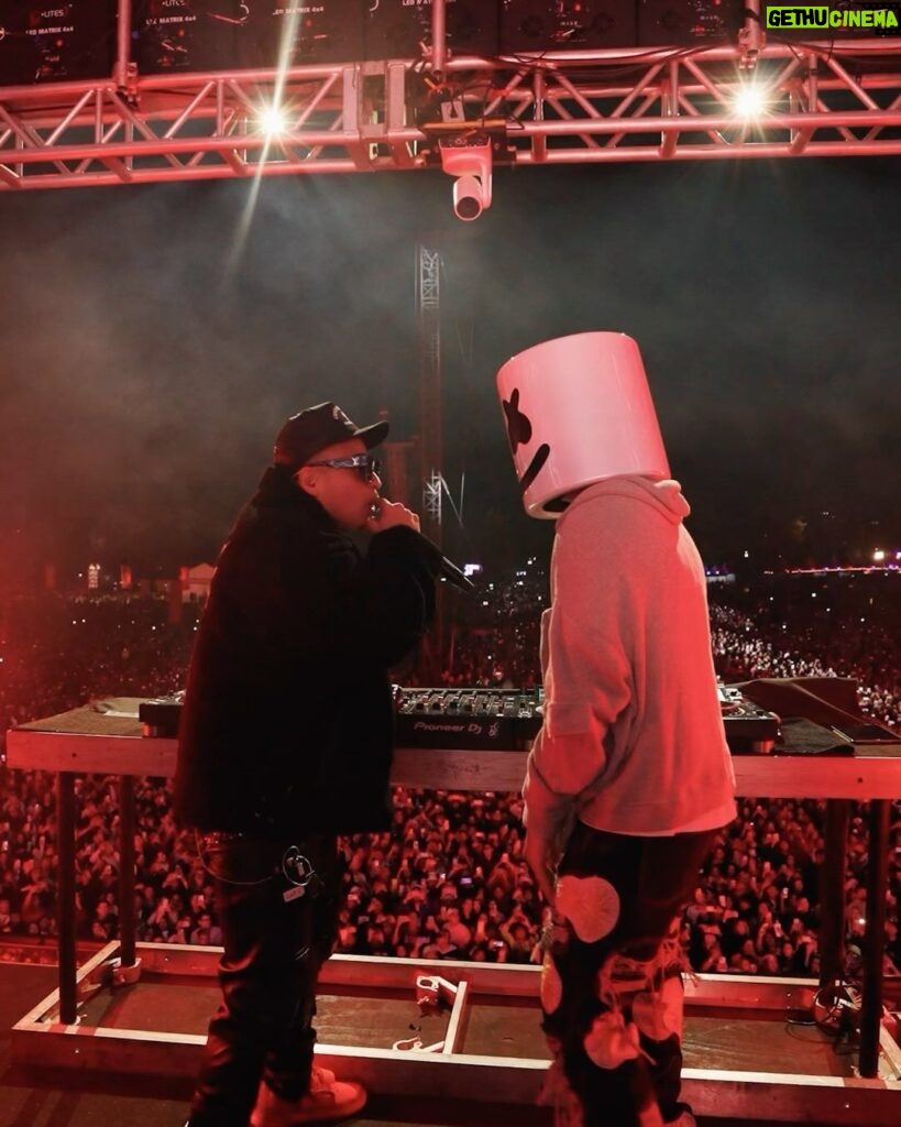Marshmello Instagram - Been wanting to play @cocacola_flow for a very long time, thank you Mexico City that was incredible @leizerguss @chrisdenuijl Mexico City, Mexico