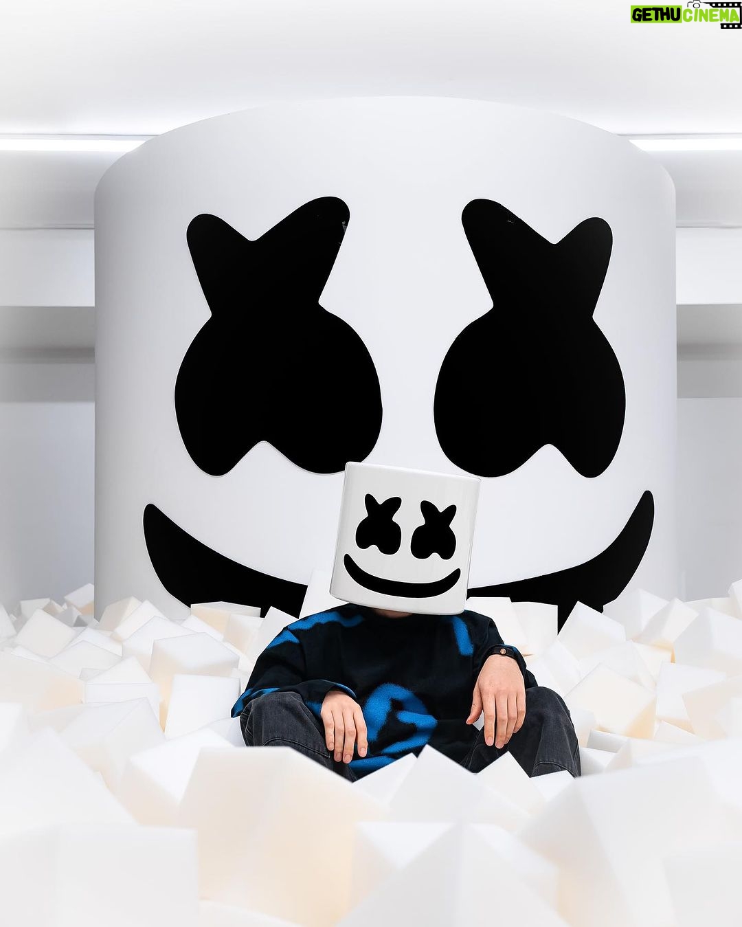 Marshmello Instagram - SUGAR PAPI YA ESTÁ EN LA CALLE!!!! GRACIAS FAMILIA!!!!