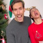 Marta Andrino Instagram - Este é o nosso Postal de Natal 2023. A Família Açoriana deseja a todos umas BOAS FESTAS com muita saúde, amor e diversão 🎁🎄♥️ #natal2023 #feliznatal #christmas #christmasmusic #musicforall #grinch Obrigada pai @marioruit 🎼🎤