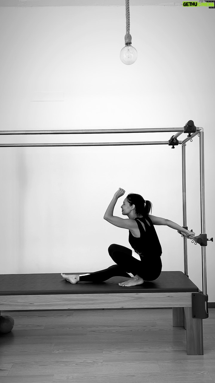 Marta Andrino Instagram - Porque não acabar com uma “dancinha” depois daquele treino puxadinho da @sentires_margarida_rito ?? 🤣 #pilates #pilatescommaquinas #inlove Tires