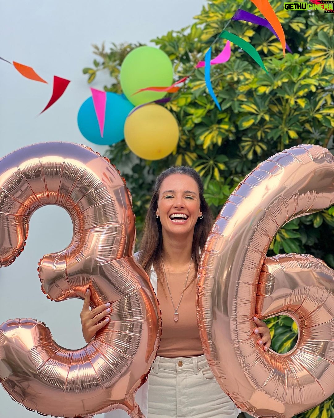 Marta Andrino Instagram - 36 and counting 🎈 Vejo o tempo a passar mais depressa do que o sinto dentro de mim mas muito feliz por todos os que me rodeiam e me acarinham com abraços e beijinhos e palavras bonitas. Obrigada família, obrigada amigos pelo dia que me proporcionaram ♥️ sou uma sortuda 🙏🏼 (Pedi um arraial e tive um arraial, obrigada meu amor @frederico_amaral_ ♥️)