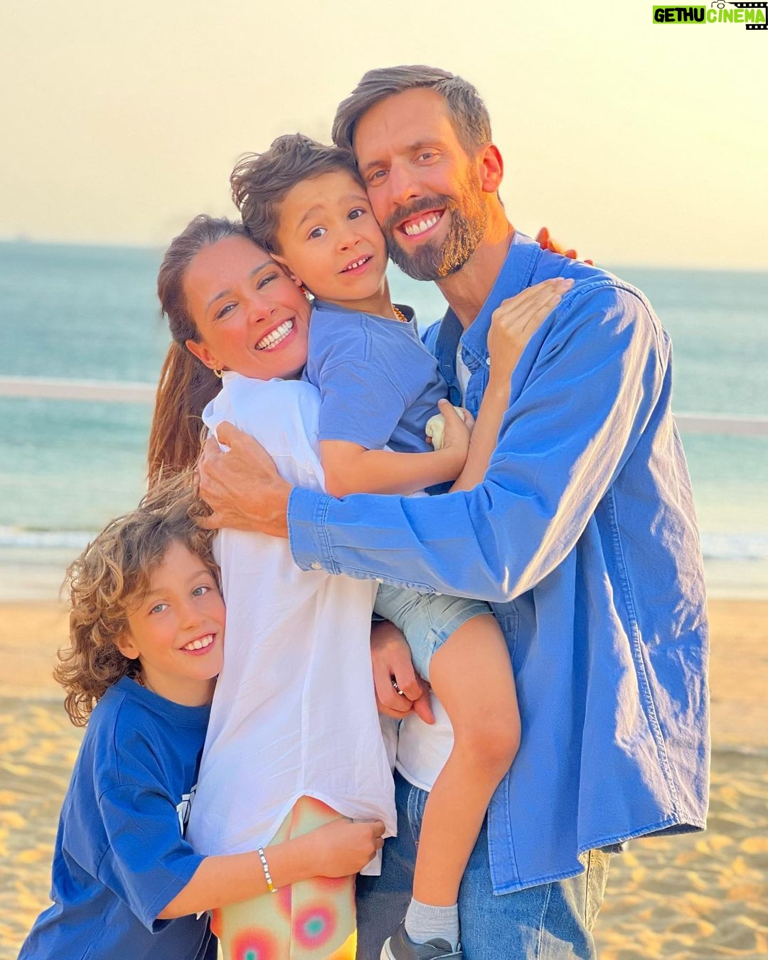 Marta Andrino Instagram - És António, és mel, és touro, és sorridente, és rezingão, és palhaço, és elástico, és forte, és cantor de músicas de natal todo o ano, és comilão, és o nosso segundo filho e somos os pais mais sortudos do mundo e AMAMOS-TE loucamente! PARABÉNS FILHO🎈