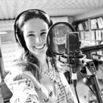 Marta Andrino Instagram - A pensar porque não canto mais vezes se me faz tão feliz!? 🎙️