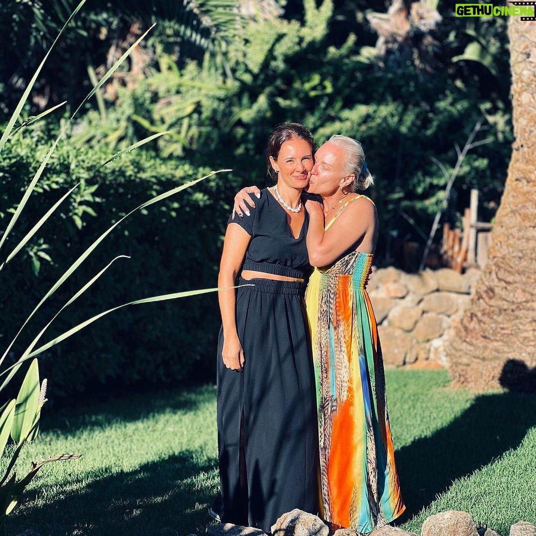 Marta Andrino Instagram - Mulher, esposa, avó, amiga, actriz, psicóloga e minha mãe. Em todos os papeis é brilhante e eu AMO-A mais do que tudo♥️ JA TE DISSE HOJE O QUANTO TE AMO? PARABÉNS MINHA MÃE POR MAIS UM ANO DE VIDA! Estarei sempre aqui para te dar todo o amor 😍
