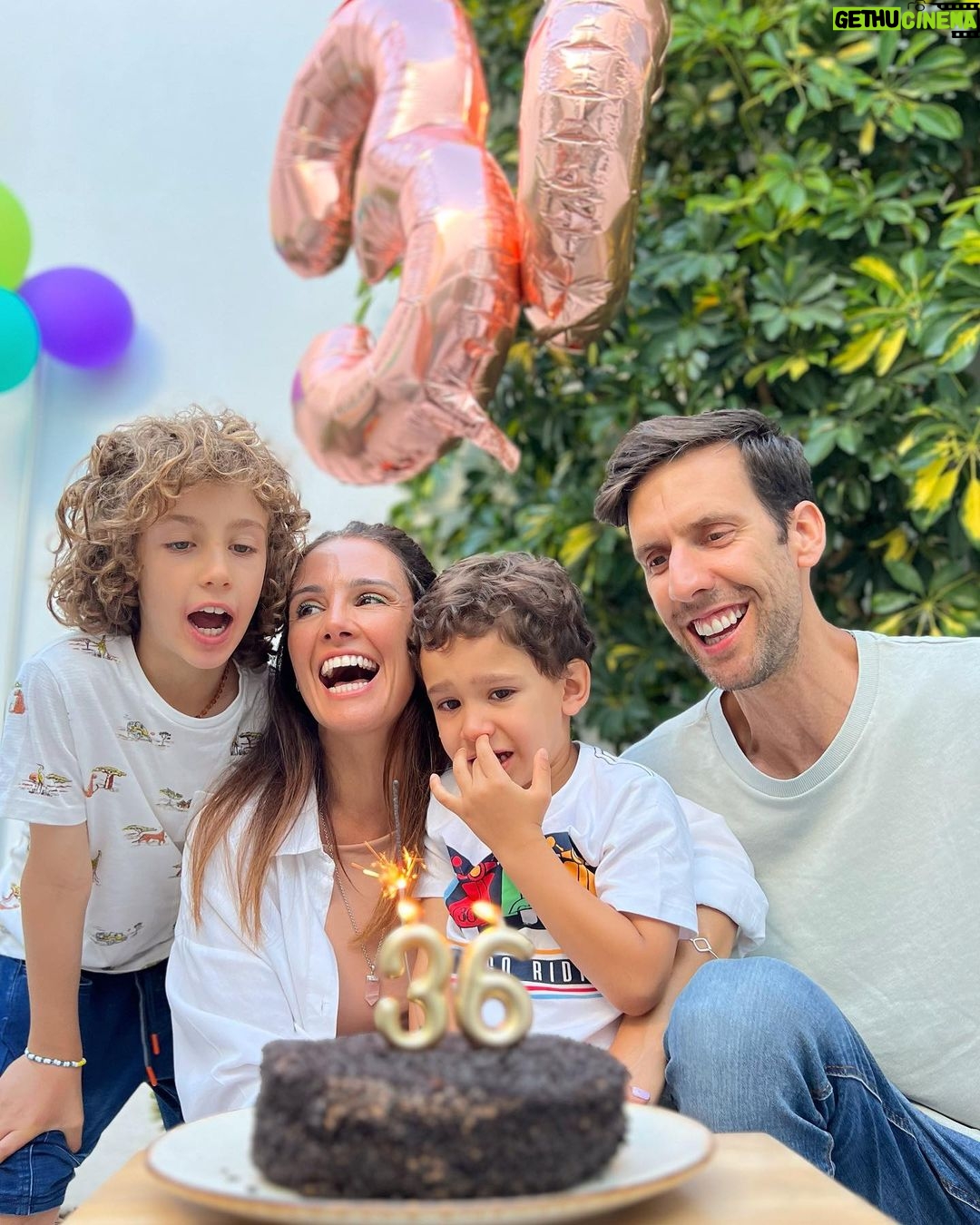 Marta Andrino Instagram - 36 and counting 🎈 Vejo o tempo a passar mais depressa do que o sinto dentro de mim mas muito feliz por todos os que me rodeiam e me acarinham com abraços e beijinhos e palavras bonitas. Obrigada família, obrigada amigos pelo dia que me proporcionaram ♥️ sou uma sortuda 🙏🏼 (Pedi um arraial e tive um arraial, obrigada meu amor @frederico_amaral_ ♥️)