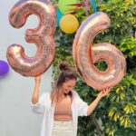 Marta Andrino Instagram - 36 and counting 🎈 Vejo o tempo a passar mais depressa do que o sinto dentro de mim mas muito feliz por todos os que me rodeiam e me acarinham com abraços e beijinhos e palavras bonitas. Obrigada família, obrigada amigos pelo dia que me proporcionaram ♥️ sou uma sortuda 🙏🏼 (Pedi um arraial e tive um arraial, obrigada meu amor @frederico_amaral_ ♥️)