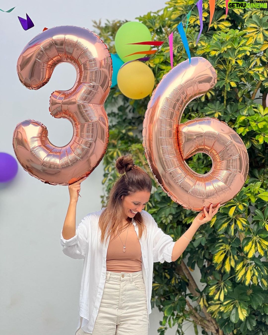 Marta Andrino Instagram - 36 and counting 🎈 Vejo o tempo a passar mais depressa do que o sinto dentro de mim mas muito feliz por todos os que me rodeiam e me acarinham com abraços e beijinhos e palavras bonitas. Obrigada família, obrigada amigos pelo dia que me proporcionaram ♥️ sou uma sortuda 🙏🏼 (Pedi um arraial e tive um arraial, obrigada meu amor @frederico_amaral_ ♥️)
