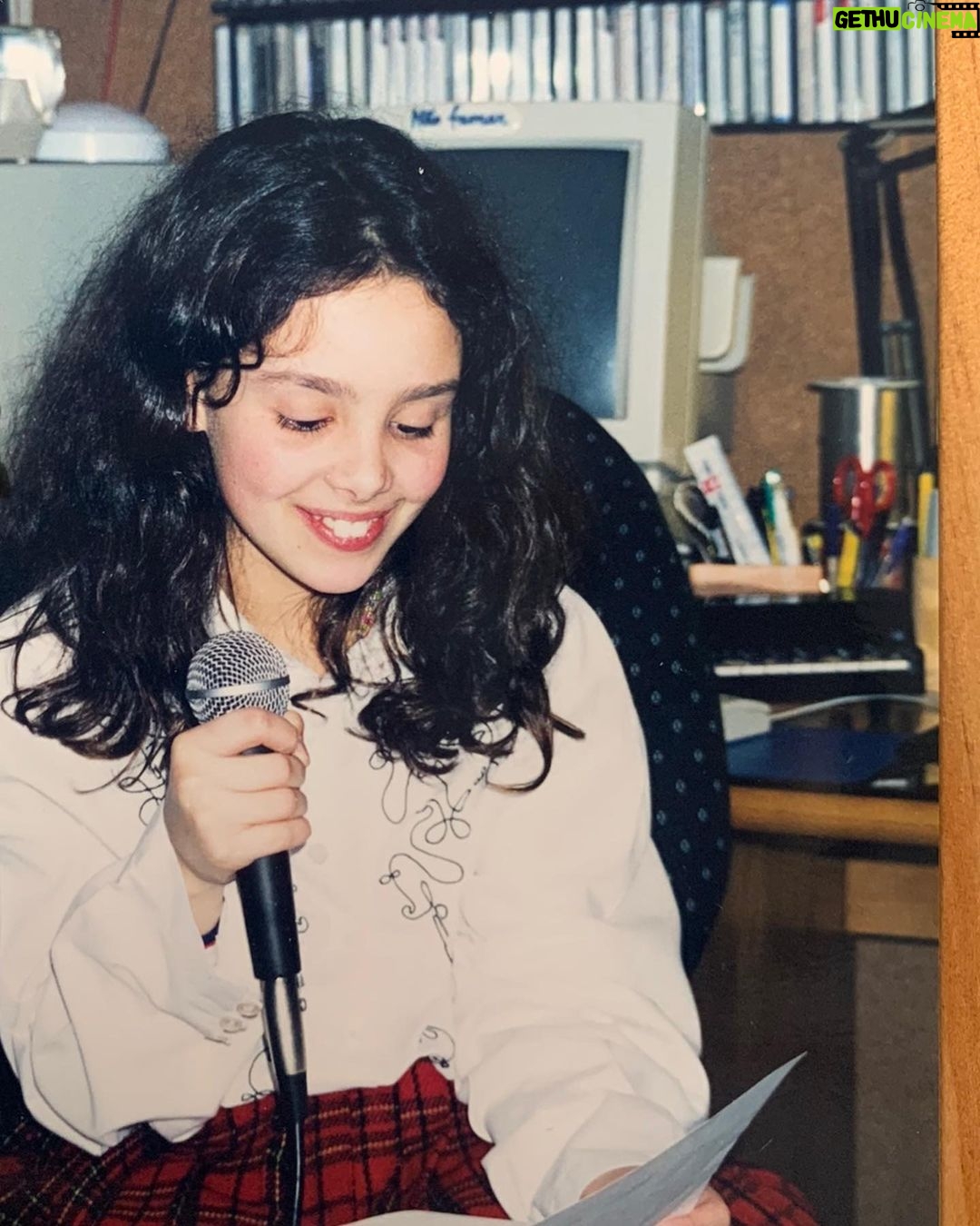 Marta Andrino Instagram - A pensar porque não canto mais vezes se me faz tão feliz!? 🎙️