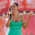 Marta Andrino Instagram - A pensar porque não canto mais vezes se me faz tão feliz!? 🎙️