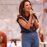 Marta Andrino Instagram - A pensar porque não canto mais vezes se me faz tão feliz!? 🎙️