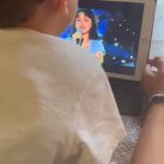 Marta Andrino Instagram - A pensar porque não canto mais vezes se me faz tão feliz!? 🎙️