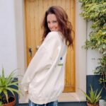 Marta Andrino Instagram - Inspirada para mais um dia, celebrando o que a vida. A minha camisola é da incrível @gutierrez_collection 🪻