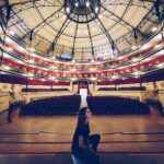 Marta Andrino Instagram - Estas 10 Fotos não refletem tudo o que foi para mim fazer os “Monólogos da Vagina” ao longo de 3 anos. A 2 de Novembro de 2020 fazia o meu primeiro espectáculo no Teatro Armando Cortez, e amanhã dia 8, farei o último no Coliseu do Porto. Sorte a minha de ter sempre ao meu lado a @teresaguilherme e ainda a @paulaloboantunes, a @sofia_de_portugal e a @melaniagomes. Juntas corremos o país enquanto vivíamos estes testemunhos reais de mulheres de todo o mundo. Obrigada ao público que nos presenteou com a sua presença, aplausos e mensagens lindas no final do espectáculo e à @yellowstarcompany por ter pensado em mim para fazer parte deste projecto. Fui muito feliz e amanhã espera-me uma grande despedida. ♥️🎭