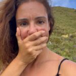 Marta Andrino Instagram - Um dos sítios mais bonito onde estive na vida: CORVO A viagem de barco para das Flores é mágica, depois a vila um verdadeiro mimo e o caldeirão é inexplicavelmente belo. Uma caminhada até ao seu interior tornou aquele dia inesquecível para os 4. Ilha Do Corvo