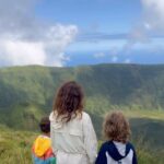 Marta Andrino Instagram - Inter ilhas 🌋🌿✈️ Primeira paragem -> Ilha do Faial #famíliaaçoriana #açores #homeland #faial Caldeira do Faial