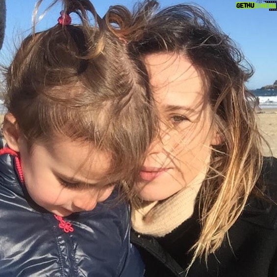 Marta Etura - 3.4K Likes - Hoy hace tres años llegaba al mundo esta personita llenándome de felicidad, sabiduría y millones de momentos increíbles. Gracias!! #cloe #amorinfinito #felicidadmaxima #madreehija #gracias #donostia