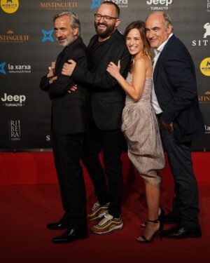 Marta Etura Instagram - Felices de presenta ayer “Legado en los huesos” en @sitgesfestival 🎬🎥 Deseando compartirla con vosotr@s el 5 diciembre! @fergmolina @carloslibradonene @elviraminguez @bennnorthoverdiary @patricialopezarnaiz_act @leosbaraglia @cesc_orella @imanolariasoficial @dolores_redondo Vestido de @miguelmarinero1975 💫Make up @chanel.beauty 💫@raquelcostales_