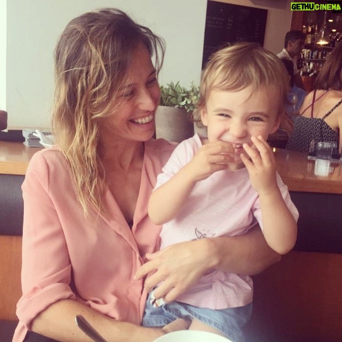 Marta Etura - 3.6K Likes - Esta personita me hace la mujer más feliz del planeta y me lo paso en grande con ella #gracias #grateful #happiness #hija #amorinfinito