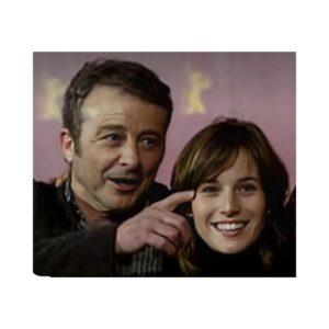 Marta Etura Instagram - Le daré gracias a la vida siempre por haberme hecho el regalo inmenso de poder conocerte, disfrutarte y aprender de ti. Hoy la pena me inunda pero se me llena el pecho de amor y orgullo cada vez que recuerdo lo que viví junto a ti y todo lo que tus ojos me entregaban cuando trabajamos juntos. 
GRACIAS por tu talento inmenso, por tu sabiduría, tu compromiso, tu humanidad, por querer siempre despertarme una sonrisa y entregarte al juego como solo tú sabías hacer. GRACIAS por tu inestimable legado. 
GRACIAS por TANTO. 
Le quiero Padre.