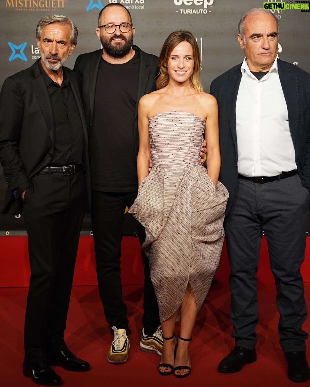 Marta Etura - 2.8K Likes - Felices de presenta ayer “Legado en los huesos” en @sitgesfestival 🎬🎥 Deseando compartirla con vosotr@s el 5 diciembre! @fergmolina @carloslibradonene @elviraminguez @bennnorthoverdiary @patricialopezarnaiz_act @leosbaraglia @cesc_orella @imanolariasoficial @dolores_redondo Vestido de @miguelmarinero1975 💫Make up @chanel.beauty 💫@raquelcostales_