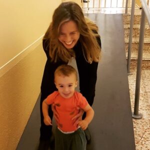 Marta Etura Instagram - Cuando tu hija te va a ver al rodaje y te hace la mujer más feliz del planeta #rodaryserfeliz #vivirrodando #trilogiadelbaztan #amorinfinito
