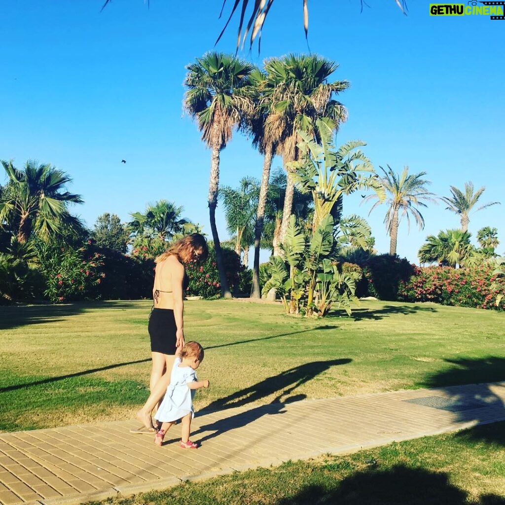Marta Etura Instagram - Primeros pasos 😍 felicidad máxima #vacation #viviryserfeliz #myownfamily #goodweather #happiness #grateful