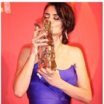 Marta Etura Instagram - Admiración profunda por esta mujer trabajadora, talentosa, generosa, inspiradora, maravillosa... y podría seguir sin parar. Gracias @penelopecruzoficial por hacernos soñar y volar contigo. GRACIAS ❤️#cesardehonor2018 #admiracion #mujerespoderosas