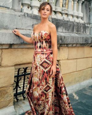 Marta Etura Instagram - Gracias @sansebastianfes por esta semana llena de cine ✨ Gracias a tod@s los que lo hacéis posible 
Gracias por la foto @andresgarlujan 🥰
Make up @pao_makeup ❤
Vestido @gabriellagecollection ❤

@chanel.beauty 
@iciarcastrorial 
@thebasementagency 
@sansebastianfes