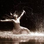 Marta Etura Instagram – Dance, dance otherwise we are lost. #felizdiainternacionaldeladanza #vivaladanza #amoladanza #pinabausch #fullmon