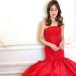 Marta Etura Instagram – Gracias @jorgeredondod por este espectacular vestido. @estefania_asenjo por tu generosidad y cariño. @davidbeauty_ por tu magia ❤ @chanel.beauty @iciarcastrorial @joyeriasuarez @salomecornejomolina @luisfabrega_ @mesalafilms