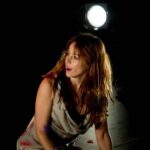 Marta Etura Instagram – “El autor quiere y aspira a conmover vuestros corazones, enseñando las cosas que no queremos ver, gritando las razones que no queremos oír.” Lorca. 
Feliz día del teatro! 
#vivaelteatro #vivalacultura