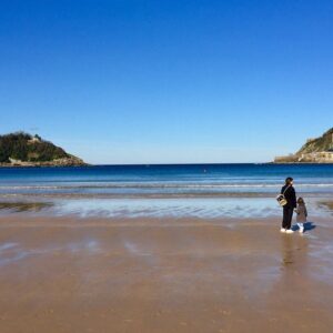 Marta Etura Instagram - Este año no hemos podido tocar la tamborrada en las calles pero lo hemos hecho en los balcones, con anhelo y estoicismo 💙
Aúpa Donosti!! #20enero #tamborrada #donosti #amomicuidad