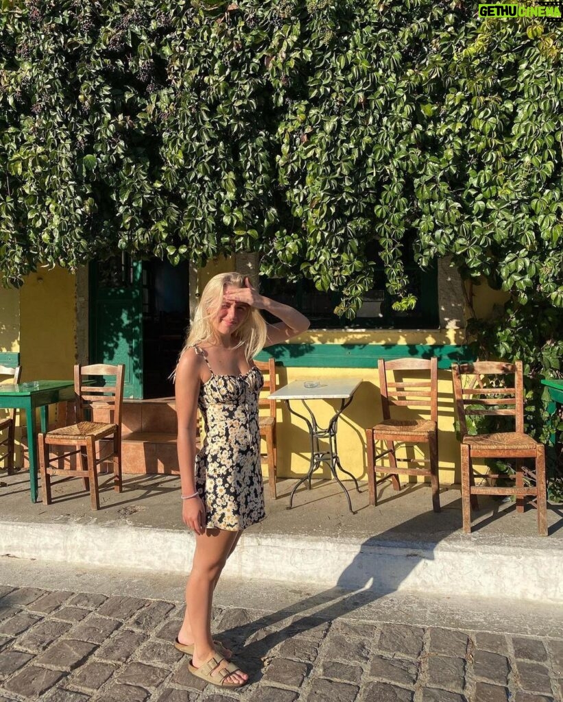 Matilde Wagner Instagram - Dum dansker på tur i det græske🐡 Plomári, Lesvos, Greece