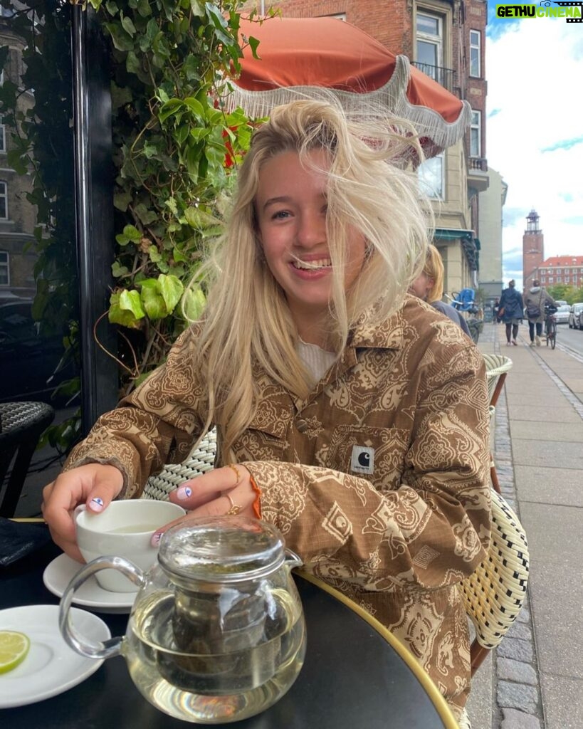 Matilde Wagner Instagram - #rekalme Altid godt med en flot jakke fra @junkyard.dk #junkyardstyle 🤓Og lidt vind i håret skal til hehe
